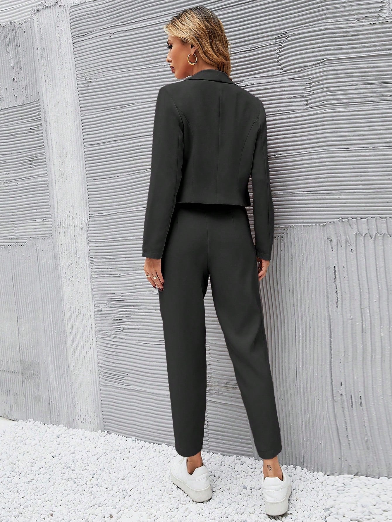 Chiquease Conjunto de paletó curto feminino de cor alperce e calça de terno com bolsos frontais plissados