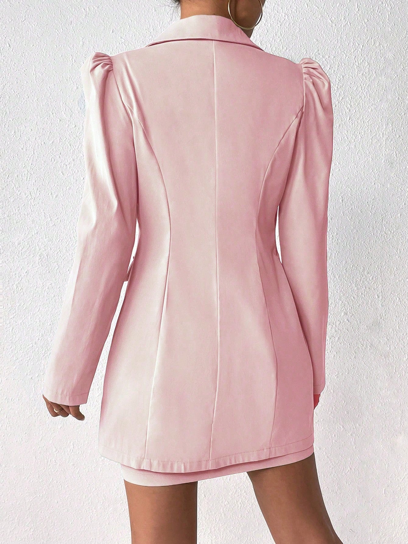 Chiquease Blazer & saia trespassado detalhe da aba