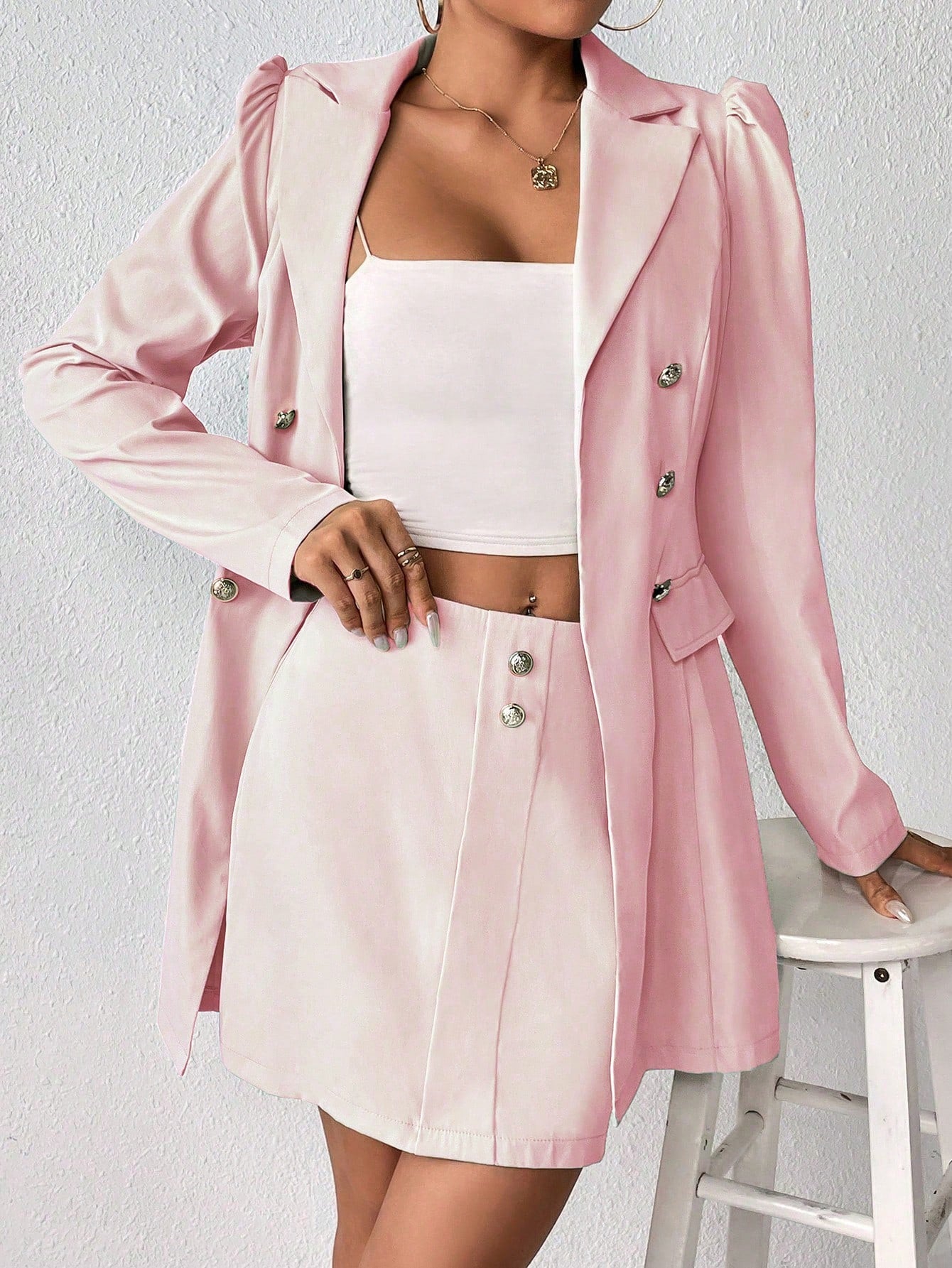 Chiquease Blazer & saia trespassado detalhe da aba