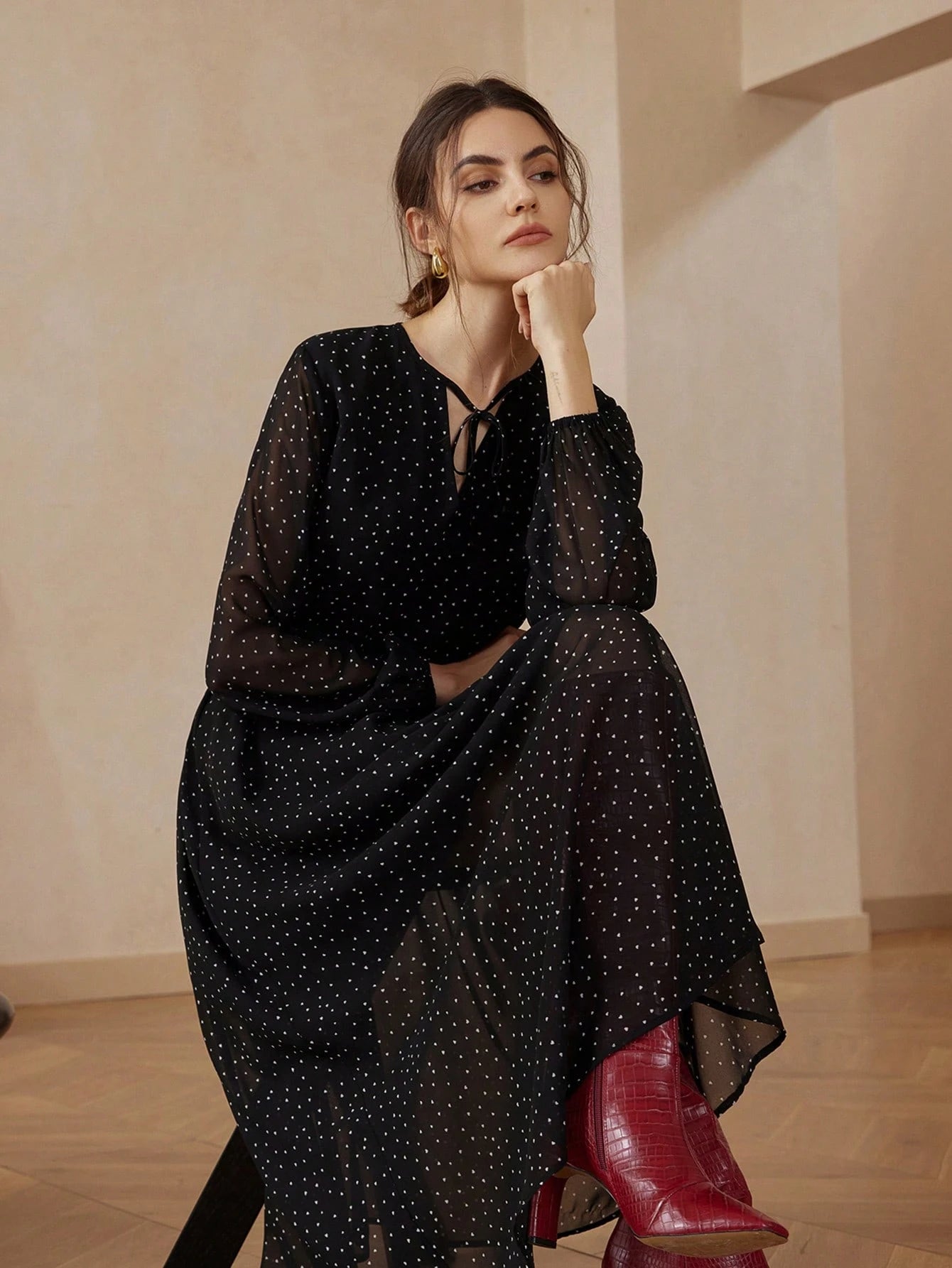 Aveloria Modichic Vestido Elegante com Mangas Longas, Cinto, Gola de Laço e Estampa de Bolinhas Transparente de Chiffon para Mulheres