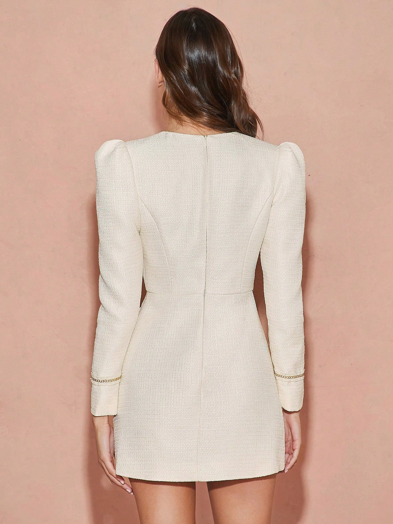 Enchnt Vestido Romântico de Manga Longa em Tweed de Mini Comprimento com Decoração de Corrente Metálica em Cor de Damasco para Mulheres, Moda e Elegante para o Dia dos Namorados, Festa de Natal e Uso Diário.