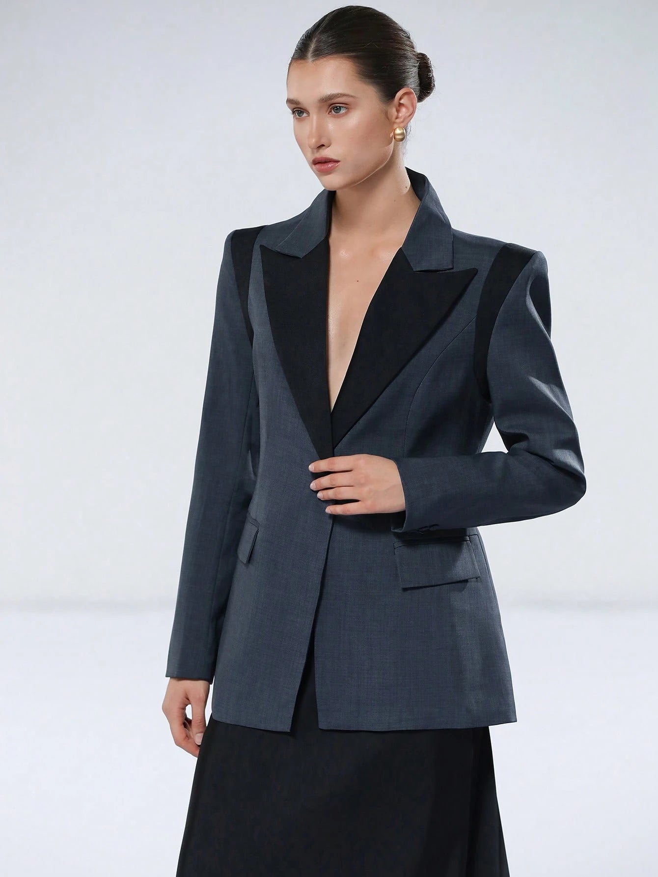 Aveloria Modichic Jaqueta de Terno Feminino Casual de Escritório em Estilo Clássico Azul e Preto, Design Chique com Lapela, Decote em V, Ajuste na Cintura, Slim, Ombreiras, Fechamento com Botão Único, Manga Longa