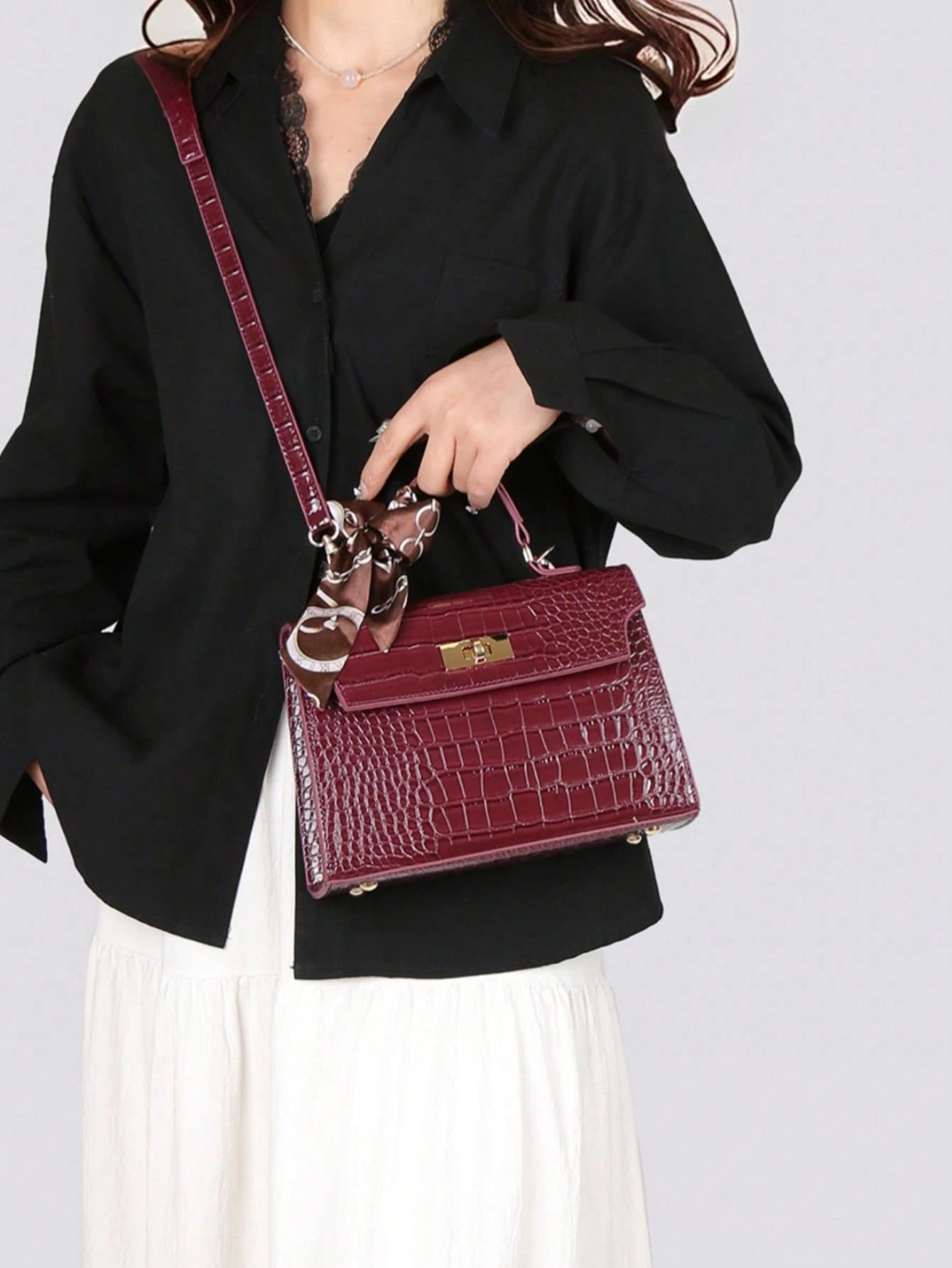 Nova Bolsa Feminina Padrão Crocodilo Brilhante, Grande Capacidade, Moda e Elegante, Acompanha Lenço Estiloso, Pode Ser Usada Como Bolsa de Ombro, Preta