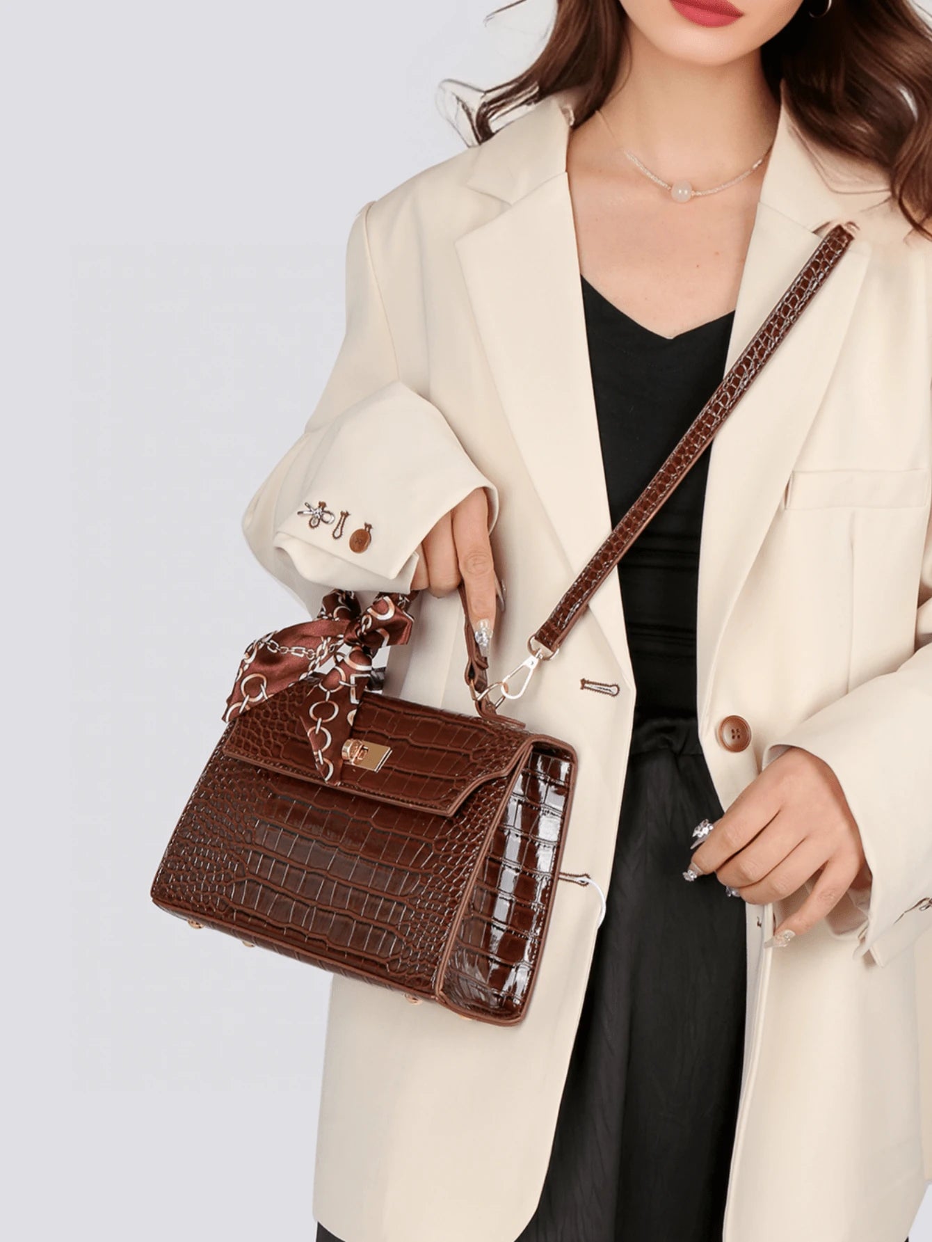 Nova Bolsa Feminina Padrão Crocodilo Brilhante, Grande Capacidade, Moda e Elegante, Acompanha Lenço Estiloso, Pode Ser Usada Como Bolsa de Ombro, Preta