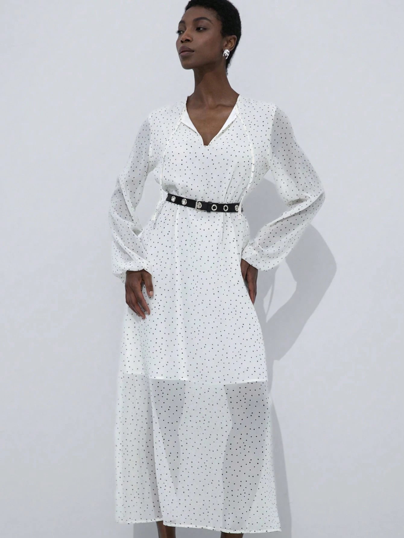 Aveloria Modichic Vestido Elegante com Mangas Longas, Cinto, Gola de Laço e Estampa de Bolinhas Transparente de Chiffon para Mulheres