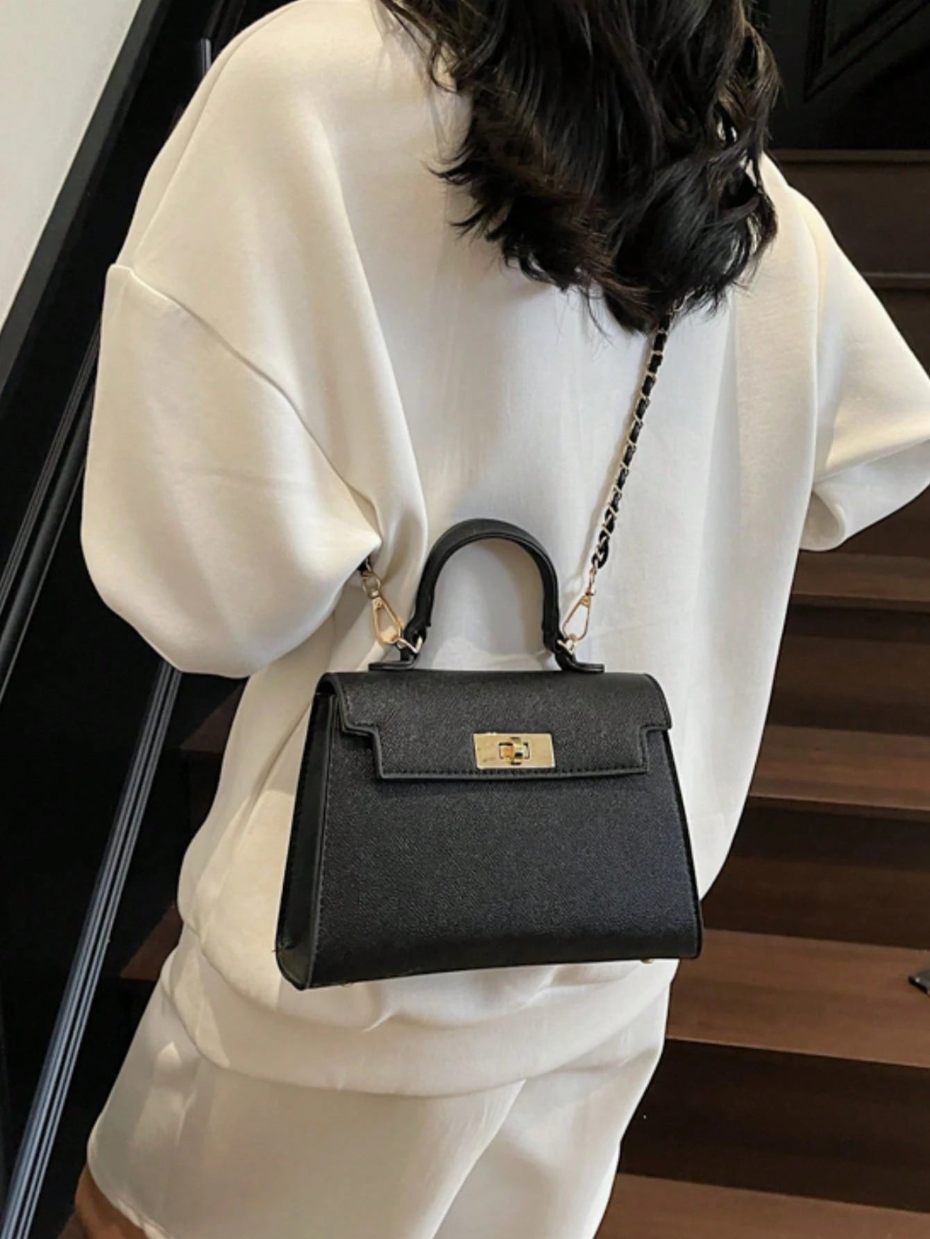 Nova Bolsa Feminina Padrão Crocodilo Brilhante, Grande Capacidade, Moda e Elegante, Acompanha Lenço Estiloso, Pode Ser Usada Como Bolsa de Ombro, Preta