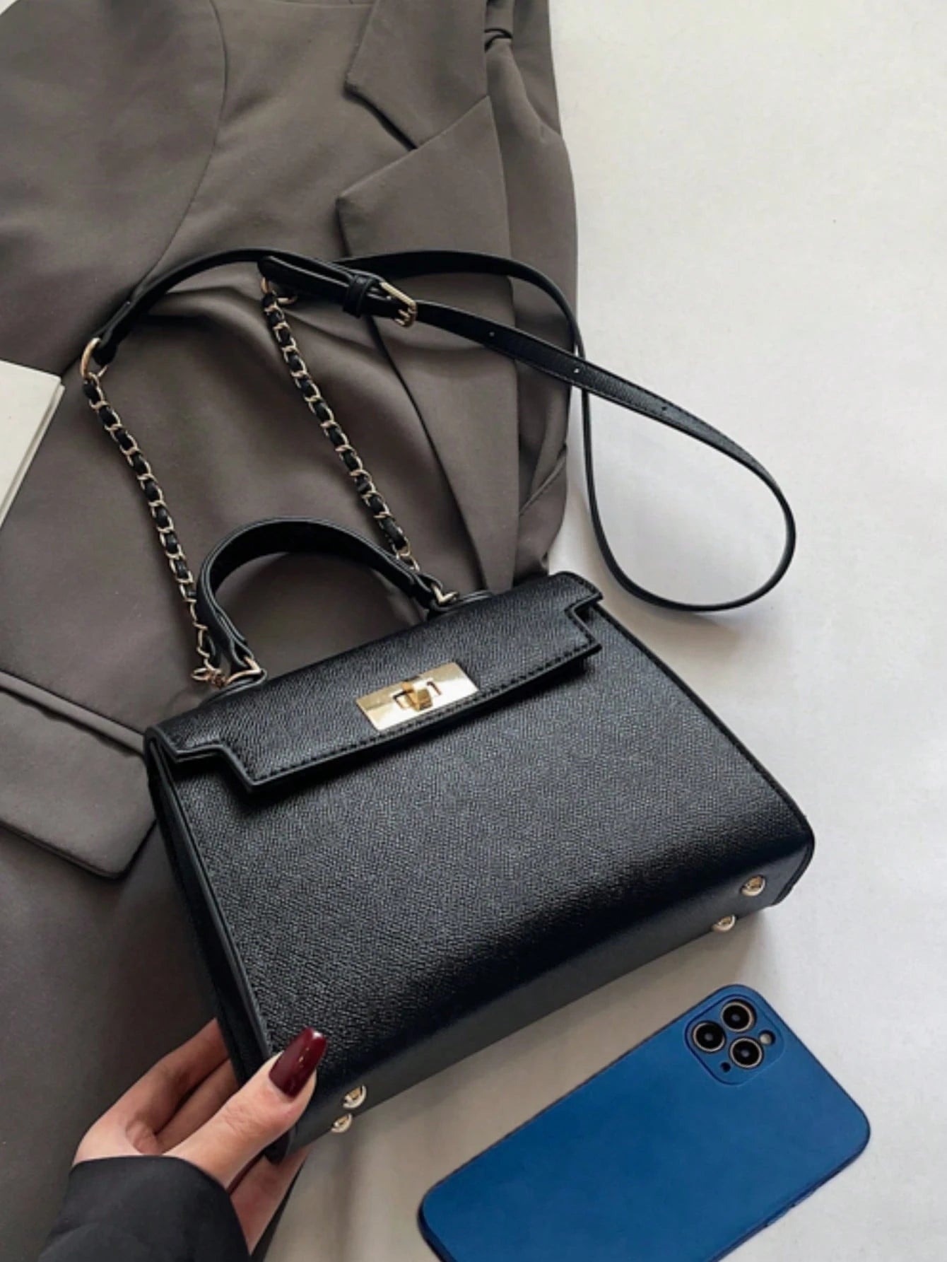 Nova Bolsa Feminina Padrão Crocodilo Brilhante, Grande Capacidade, Moda e Elegante, Acompanha Lenço Estiloso, Pode Ser Usada Como Bolsa de Ombro, Preta