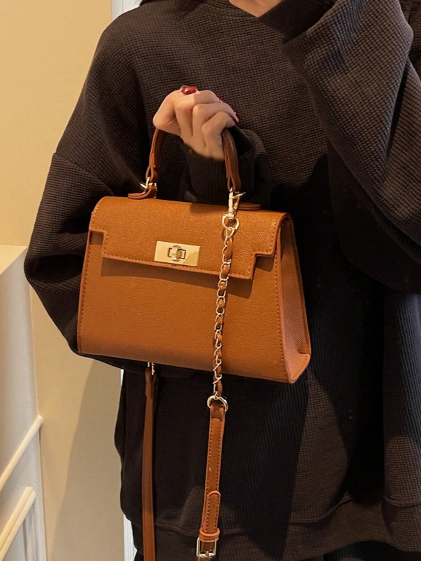 Nova Bolsa Feminina Padrão Crocodilo Brilhante, Grande Capacidade, Moda e Elegante, Acompanha Lenço Estiloso, Pode Ser Usada Como Bolsa de Ombro, Preta