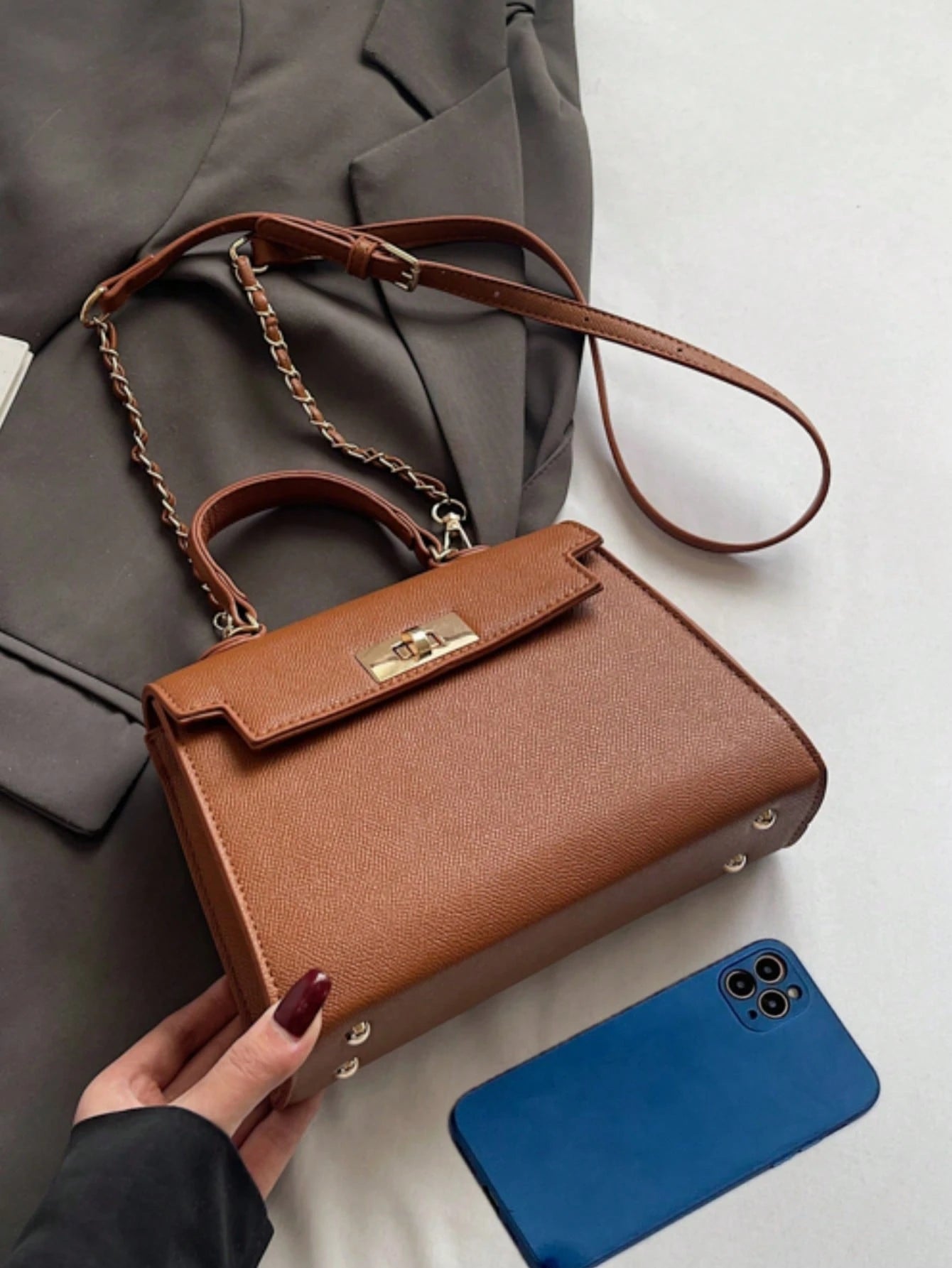 Nova Bolsa Feminina Padrão Crocodilo Brilhante, Grande Capacidade, Moda e Elegante, Acompanha Lenço Estiloso, Pode Ser Usada Como Bolsa de Ombro, Preta