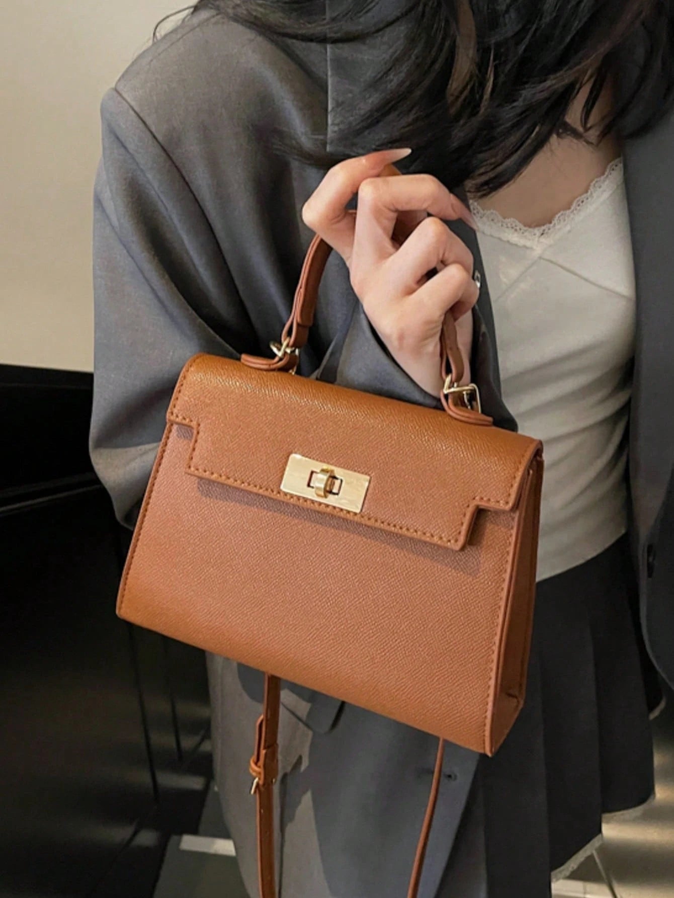 Nova Bolsa Feminina Padrão Crocodilo Brilhante, Grande Capacidade, Moda e Elegante, Acompanha Lenço Estiloso, Pode Ser Usada Como Bolsa de Ombro, Preta