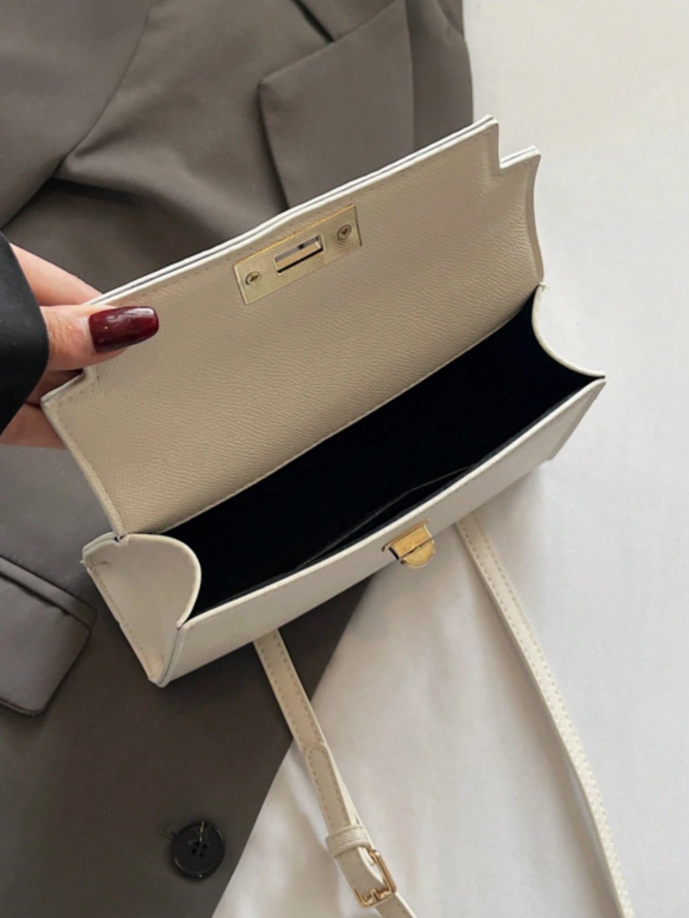 Nova Bolsa Feminina Padrão Crocodilo Brilhante, Grande Capacidade, Moda e Elegante, Acompanha Lenço Estiloso, Pode Ser Usada Como Bolsa de Ombro, Preta