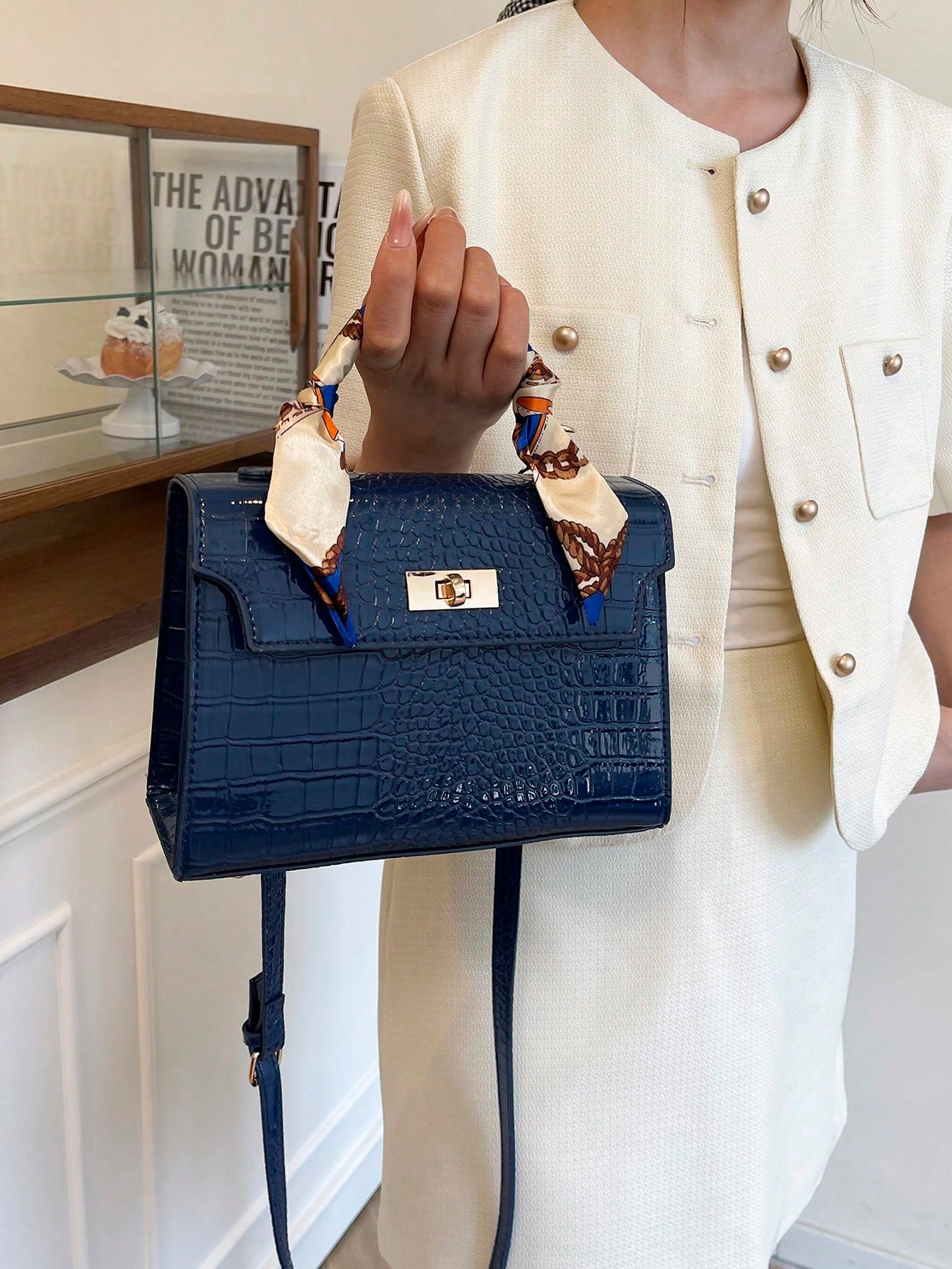 Nova Bolsa Feminina Padrão Crocodilo Brilhante, Grande Capacidade, Moda e Elegante, Acompanha Lenço Estiloso, Pode Ser Usada Como Bolsa de Ombro, Preta