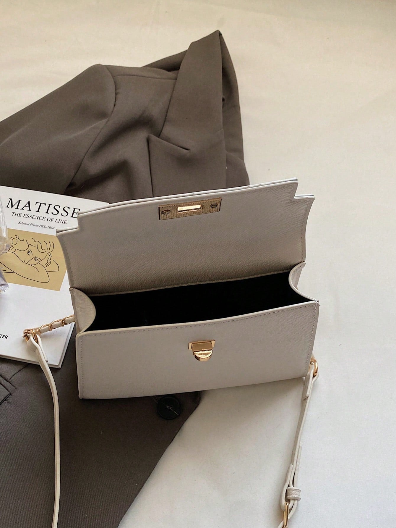 Nova Bolsa Feminina Padrão Crocodilo Brilhante, Grande Capacidade, Moda e Elegante, Acompanha Lenço Estiloso, Pode Ser Usada Como Bolsa de Ombro, Preta