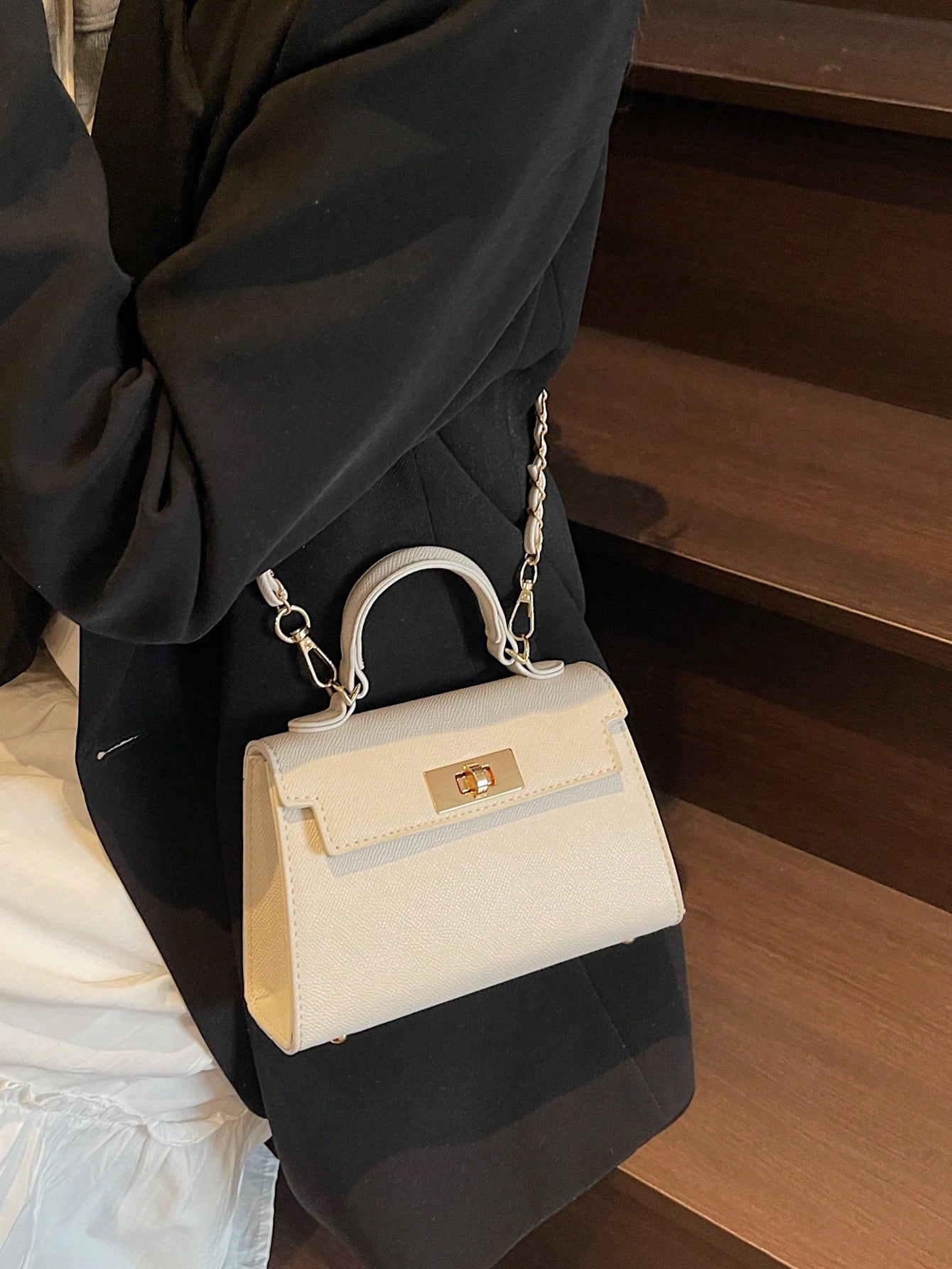 Nova Bolsa Feminina Padrão Crocodilo Brilhante, Grande Capacidade, Moda e Elegante, Acompanha Lenço Estiloso, Pode Ser Usada Como Bolsa de Ombro, Preta