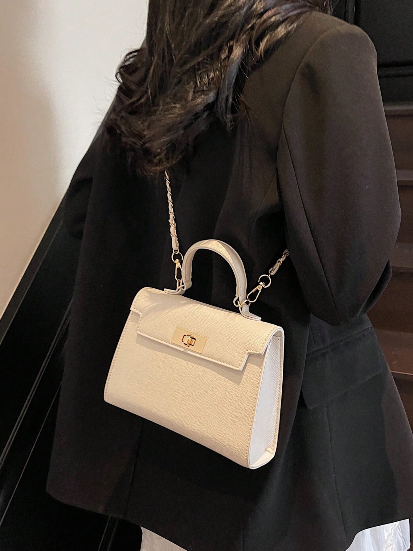 Nova Bolsa Feminina Padrão Crocodilo Brilhante, Grande Capacidade, Moda e Elegante, Acompanha Lenço Estiloso, Pode Ser Usada Como Bolsa de Ombro, Preta