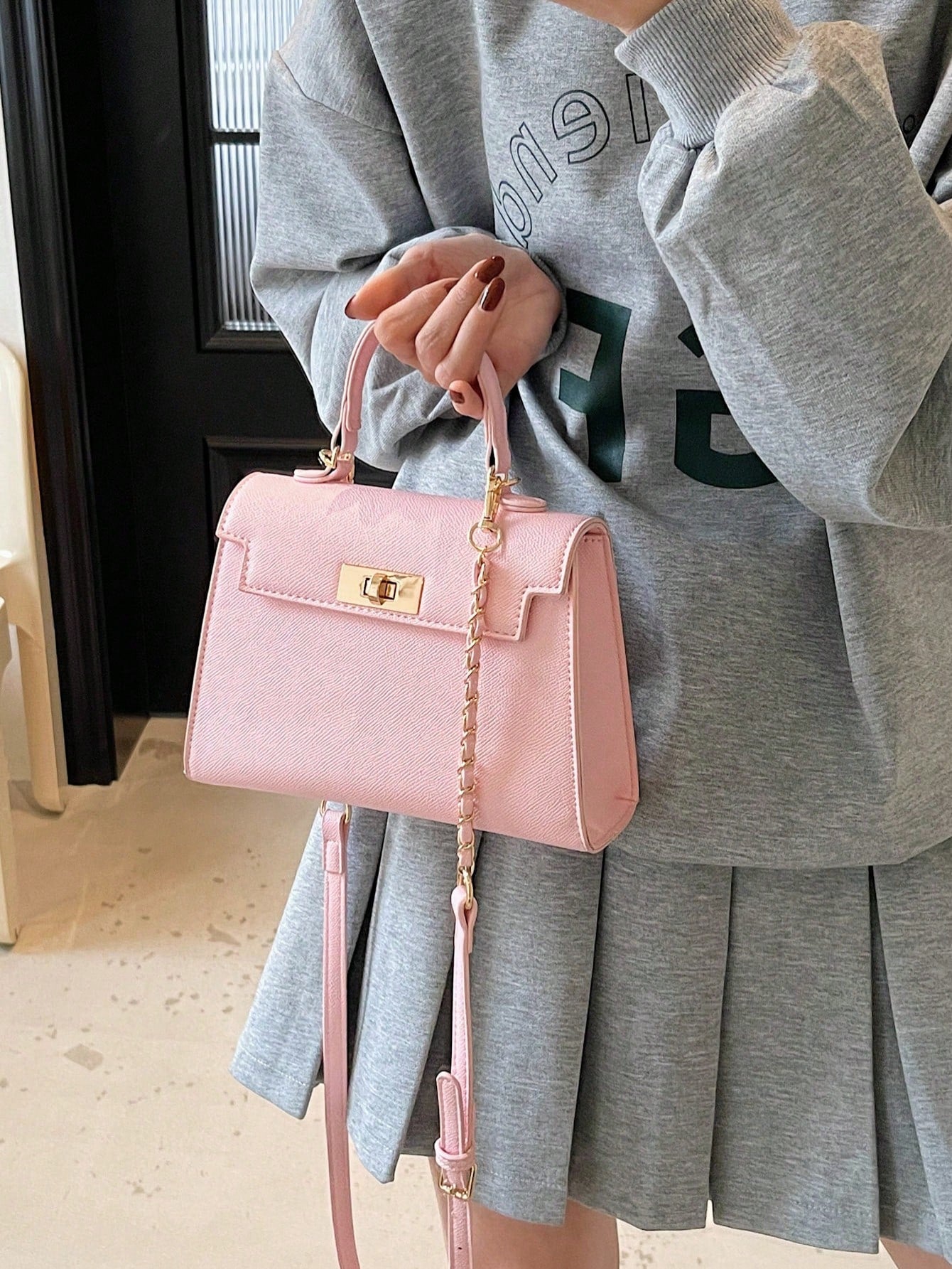Nova Bolsa Feminina Padrão Crocodilo Brilhante, Grande Capacidade, Moda e Elegante, Acompanha Lenço Estiloso, Pode Ser Usada Como Bolsa de Ombro, Preta