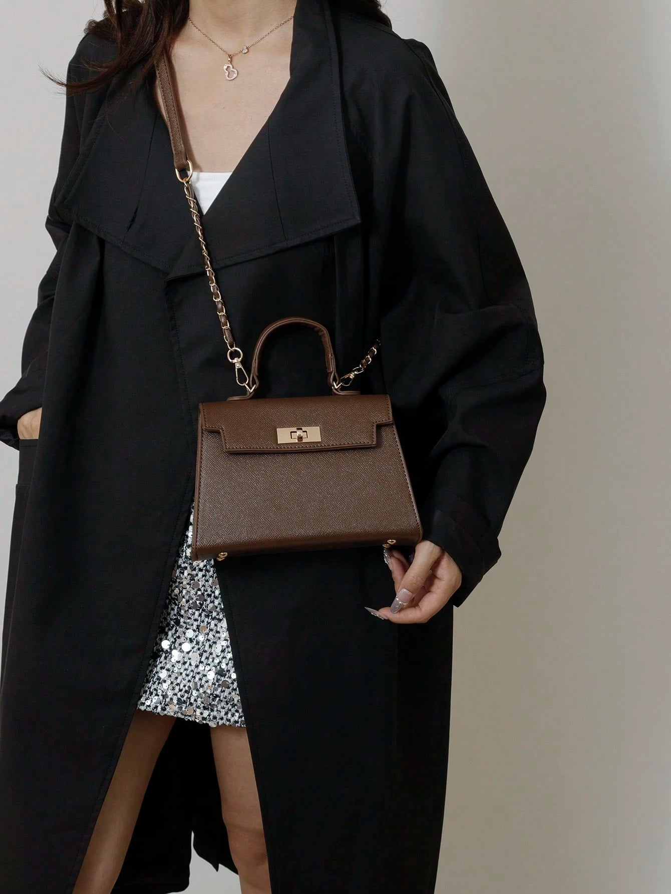 Nova Bolsa Feminina Padrão Crocodilo Brilhante, Grande Capacidade, Moda e Elegante, Acompanha Lenço Estiloso, Pode Ser Usada Como Bolsa de Ombro, Preta