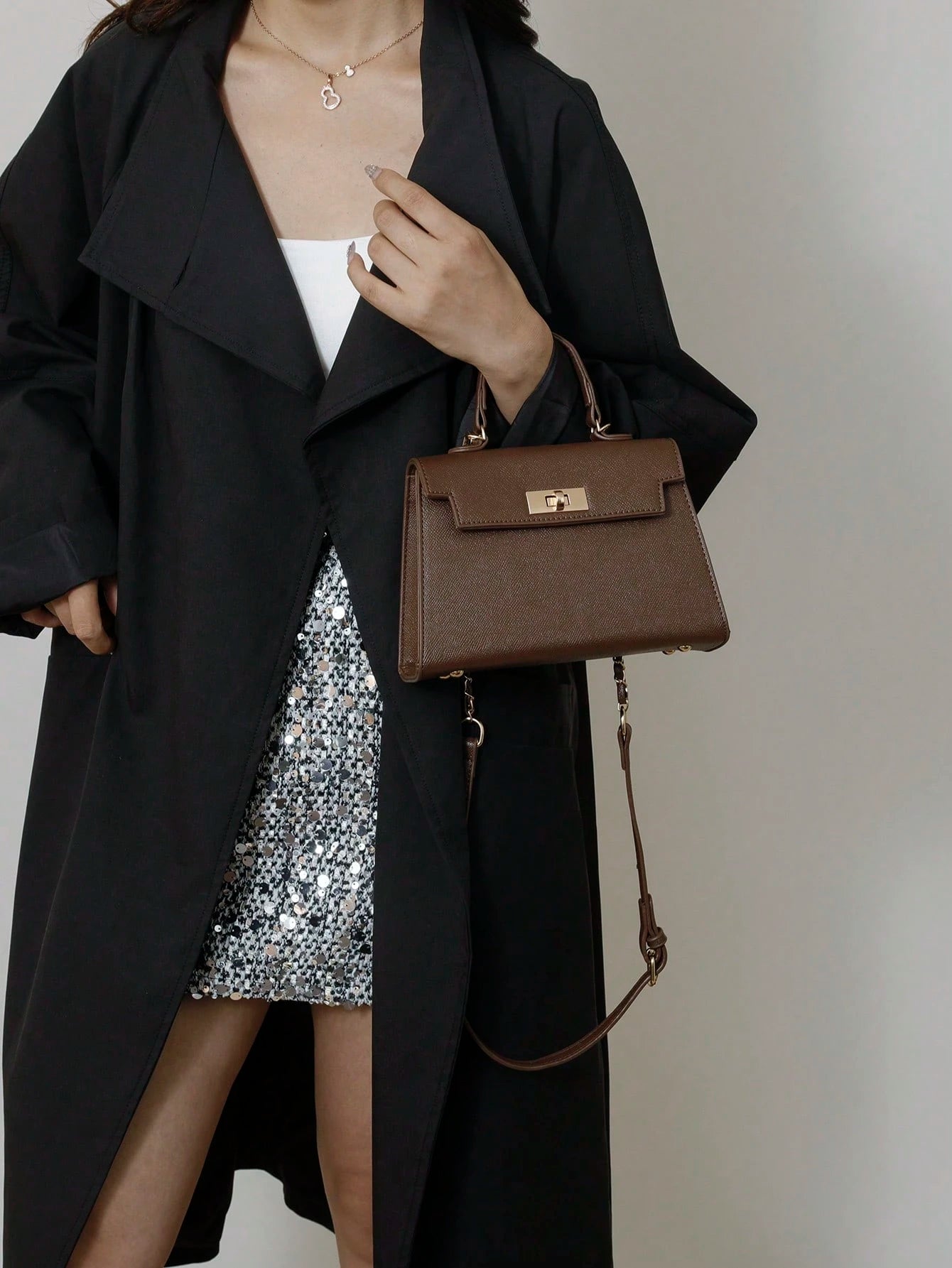 Nova Bolsa Feminina Padrão Crocodilo Brilhante, Grande Capacidade, Moda e Elegante, Acompanha Lenço Estiloso, Pode Ser Usada Como Bolsa de Ombro, Preta