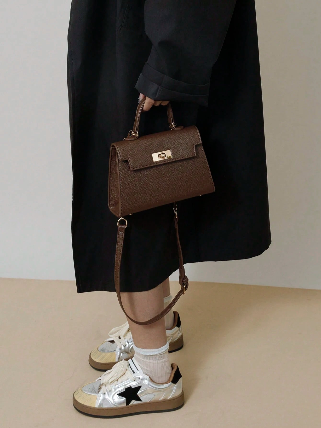 Nova Bolsa Feminina Padrão Crocodilo Brilhante, Grande Capacidade, Moda e Elegante, Acompanha Lenço Estiloso, Pode Ser Usada Como Bolsa de Ombro, Preta