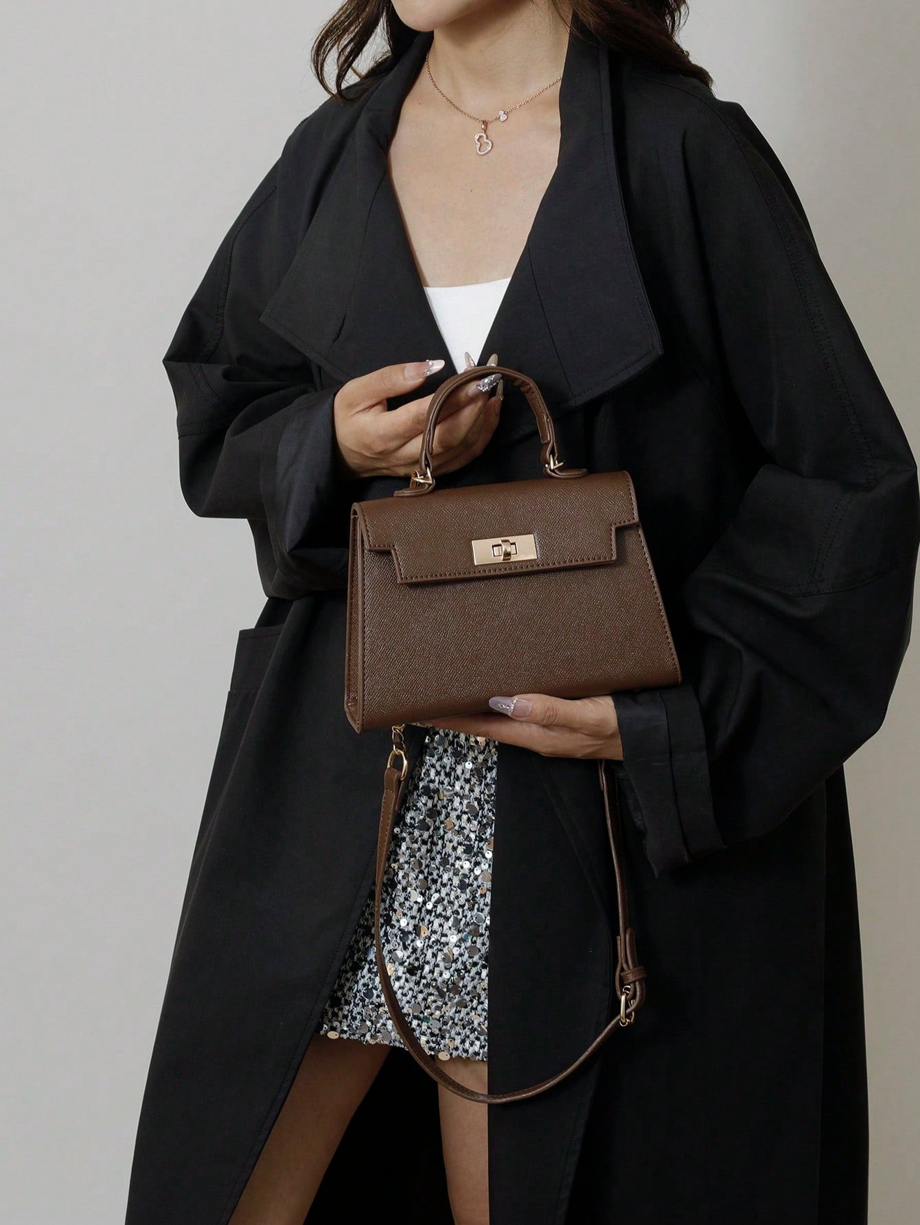 Nova Bolsa Feminina Padrão Crocodilo Brilhante, Grande Capacidade, Moda e Elegante, Acompanha Lenço Estiloso, Pode Ser Usada Como Bolsa de Ombro, Preta
