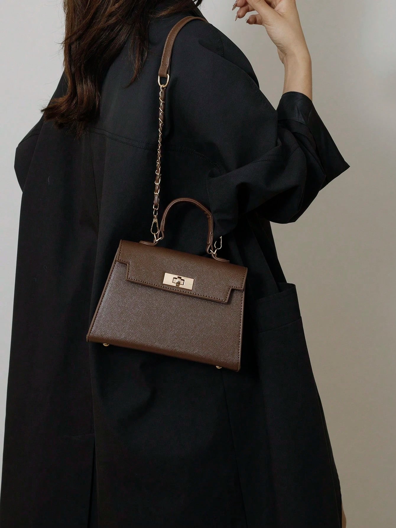 Nova Bolsa Feminina Padrão Crocodilo Brilhante, Grande Capacidade, Moda e Elegante, Acompanha Lenço Estiloso, Pode Ser Usada Como Bolsa de Ombro, Preta