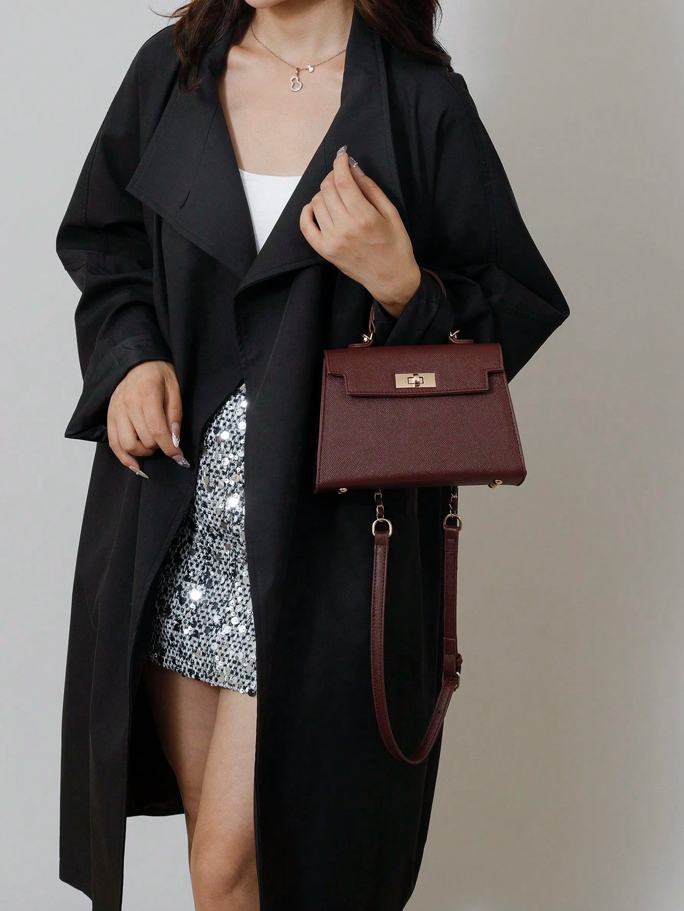 Nova Bolsa Feminina Padrão Crocodilo Brilhante, Grande Capacidade, Moda e Elegante, Acompanha Lenço Estiloso, Pode Ser Usada Como Bolsa de Ombro, Preta