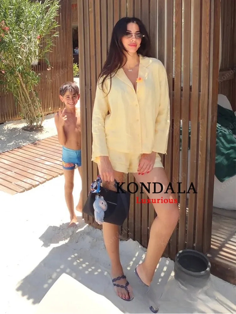 Kondala casual chique feminino terno amarelo com decote em v manga cheia único breasted blusa shorts elásticos moda 2025 primavera verão conjunto