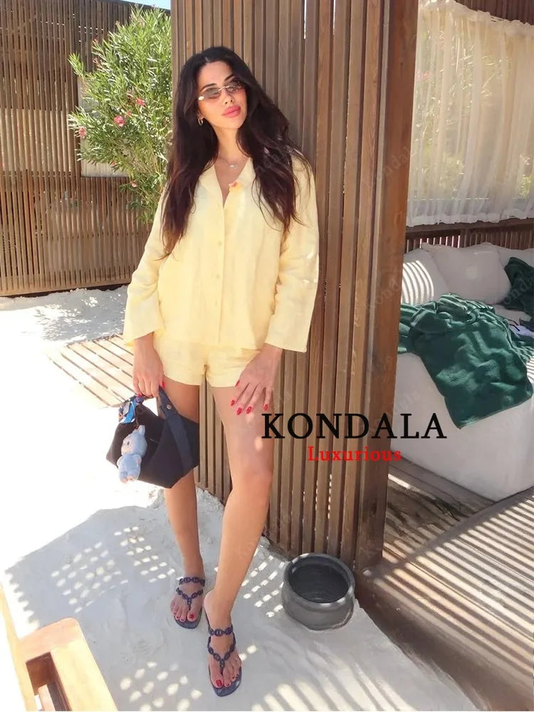 Kondala casual chique feminino terno amarelo com decote em v manga cheia único breasted blusa shorts elásticos moda 2025 primavera verão conjunto