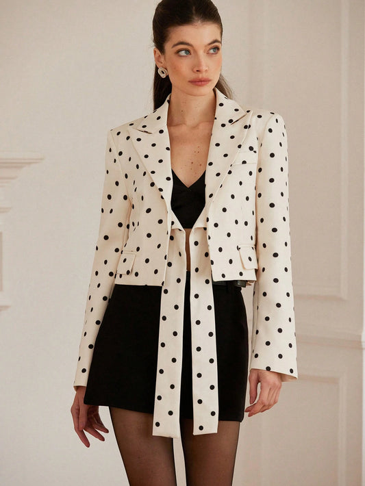 Aveloria Rosie Blazer Cropped com Amarração na Frente e Estampa de Bolinhas, Design Clássico Francês