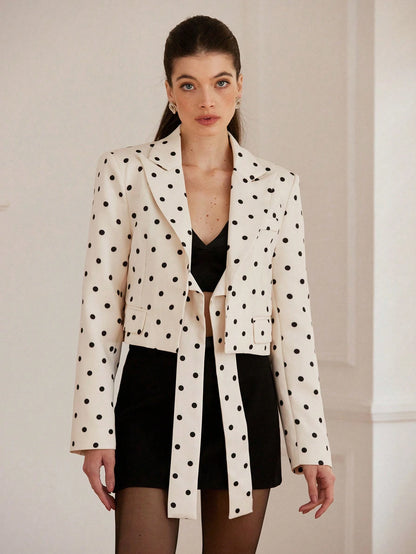 Aveloria Rosie Blazer Cropped com Amarração na Frente e Estampa de Bolinhas, Design Clássico Francês