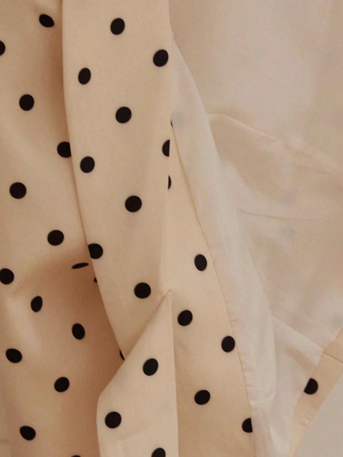 Aveloria Rosie Blazer Cropped com Amarração na Frente e Estampa de Bolinhas, Design Clássico Francês