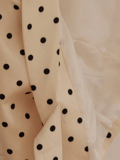 Aveloria Rosie Blazer Cropped com Amarração na Frente e Estampa de Bolinhas, Design Clássico Francês