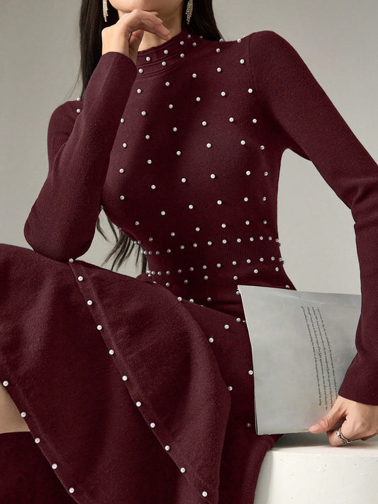 Modelyn Vestido de Suéter Vinho com Decor de Pérola Falsa, Gola Redonda e Manga Longa, Minimalista