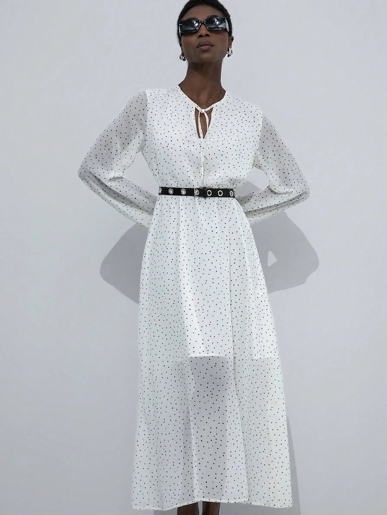 Aveloria Modichic Vestido Elegante com Mangas Longas, Cinto, Gola de Laço e Estampa de Bolinhas Transparente de Chiffon para Mulheres