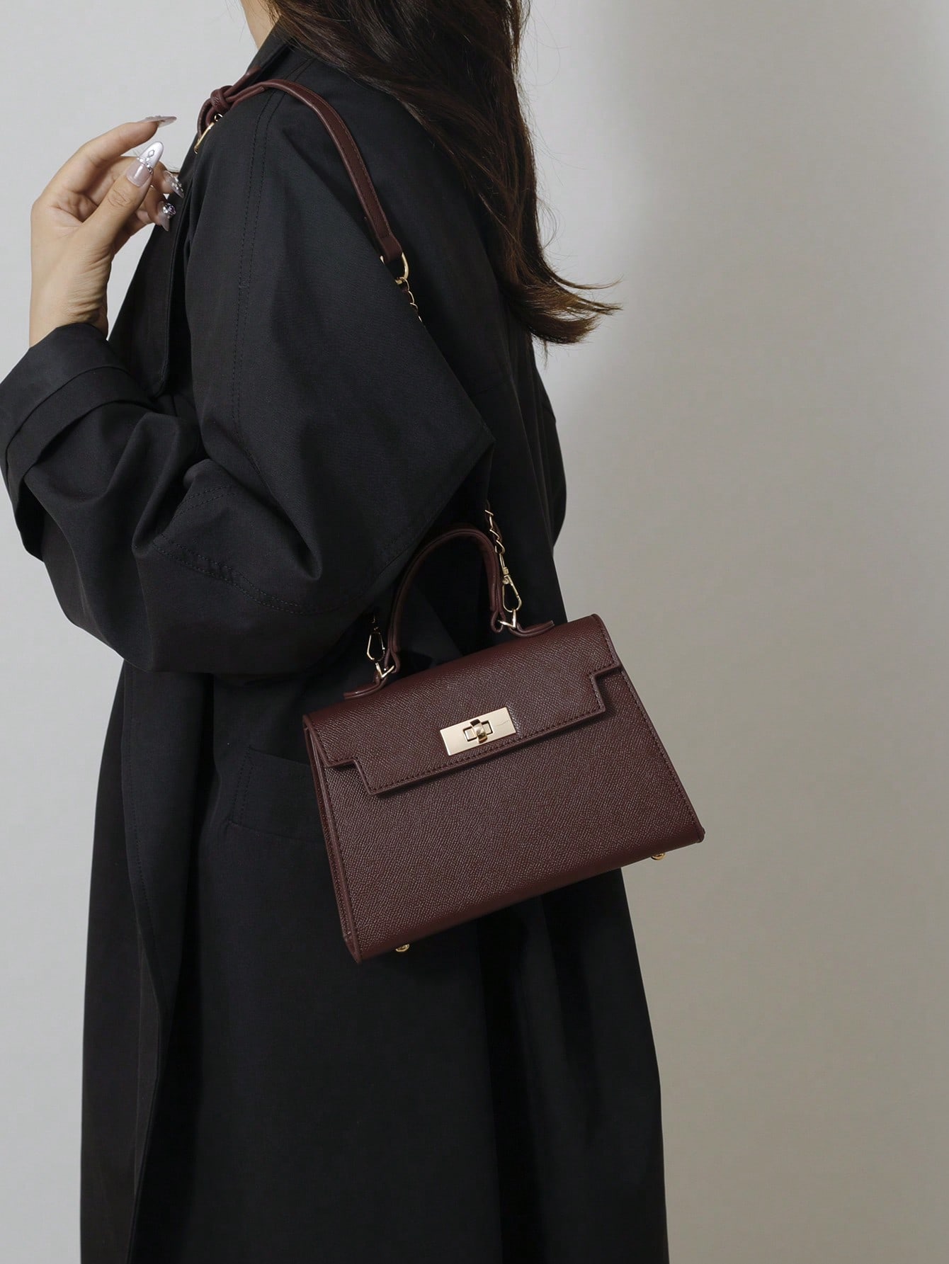 Nova Bolsa Feminina Padrão Crocodilo Brilhante, Grande Capacidade, Moda e Elegante, Acompanha Lenço Estiloso, Pode Ser Usada Como Bolsa de Ombro, Preta