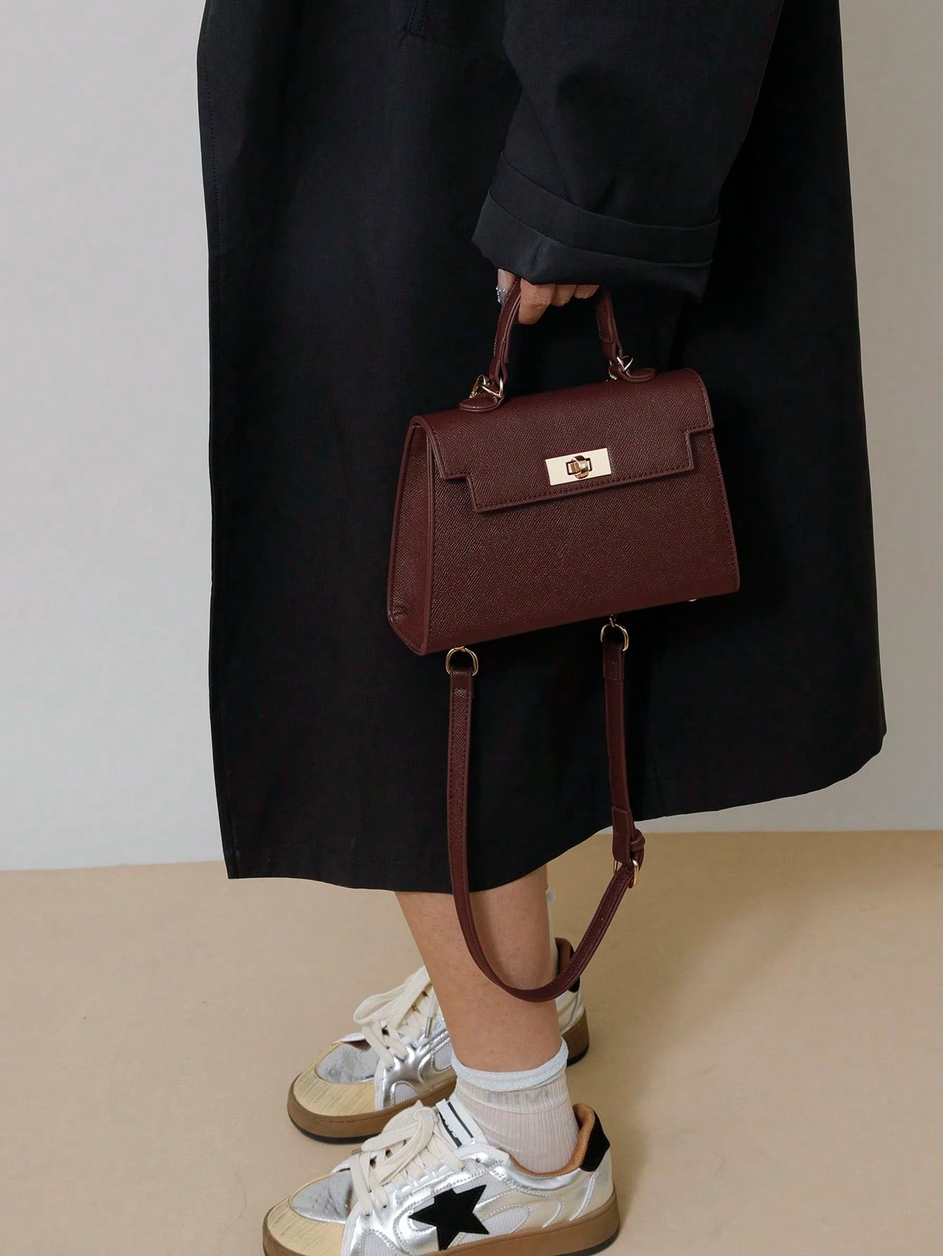 Nova Bolsa Feminina Padrão Crocodilo Brilhante, Grande Capacidade, Moda e Elegante, Acompanha Lenço Estiloso, Pode Ser Usada Como Bolsa de Ombro, Preta